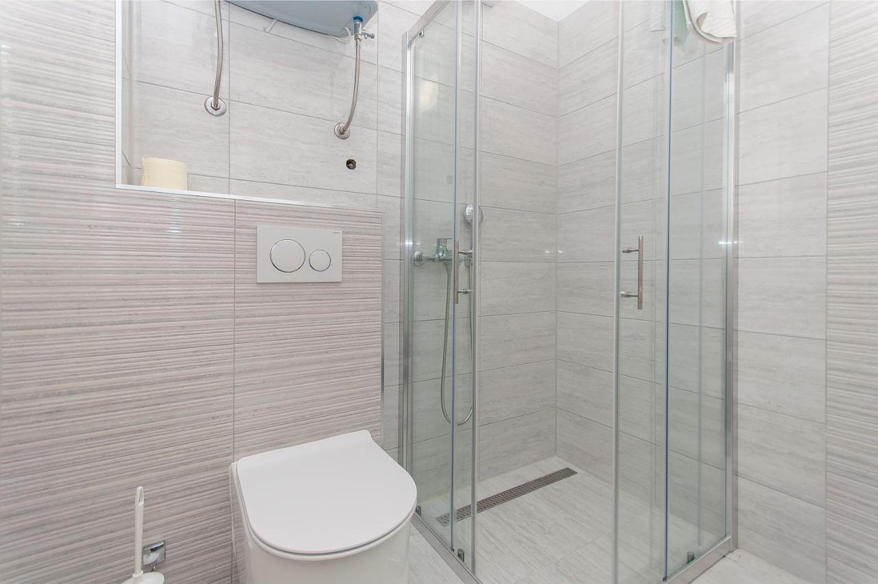 Apartman Mira- Omis Bilik gambar